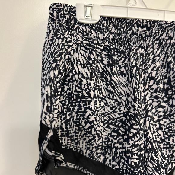 Athleta Printed Mesh Racer Short 4” - Picture 3 of 10
